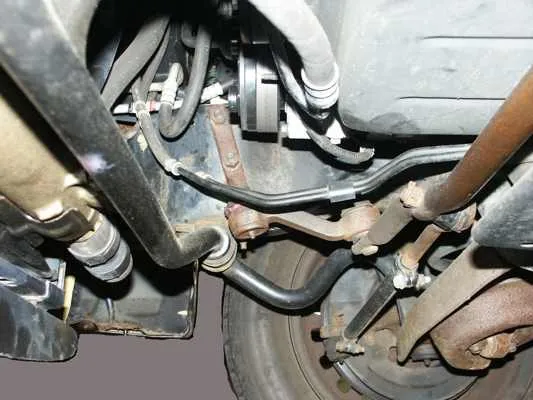 Worn Idler Arm Symptoms Causing Steering Wander on Older Body on Frame Vehicles